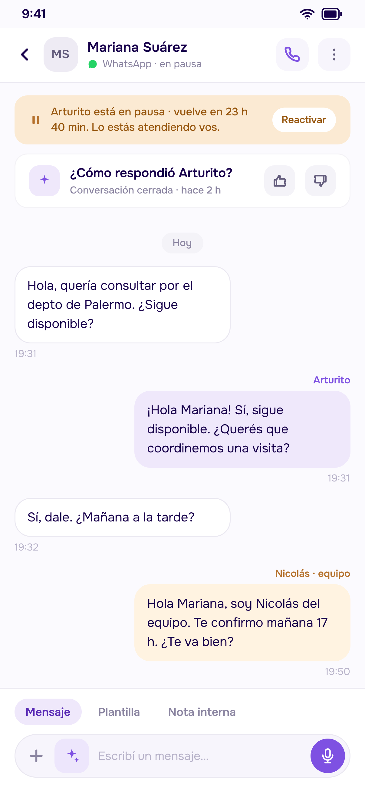 Pantalla de la app: Arturito en pausa con la cuenta regresiva y un vendedor del equipo contestando la conversación.